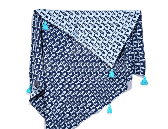 „La Millou“ menas. 83616 p. „Big Cotton Tender“ antklodė „Blueberry Bears Premium“ dvipusė antklodė su gobtuvu (95x125 cm)