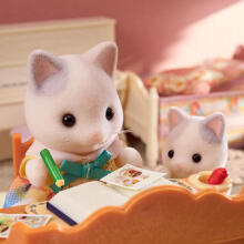 SYLVANIAN FAMILIES Latė kačiukų šeimynėlė