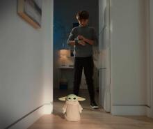 Star Wars randmepuldist juhitav beebi Yoda heliefektidega