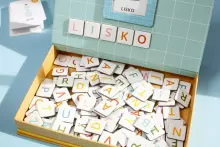 Tutufamily Alphabet Art.223050 Magnētiskais alfabēts lasītprasmes apgūšanai finiešu/angļu valodā(FI/EN)