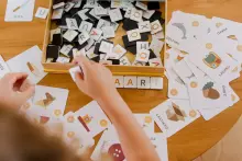 Tutufamily Alphabet Art.223050 Magnētiskais alfabēts lasītprasmes apgūšanai finiešu/angļu valodā(FI/EN)