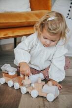 Stacking Train - Nougat