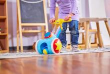 Tomy Toomies Push Along Baby Toy  Art.237933 Stumjamā rotaļlieta ar bumbiņām