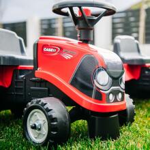 FALK Baby Case IH Ride-On sarkans braucamais traktors ar piekabi + piederumi no 12 mēnešu vecuma