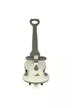 Bebe Basic Swing FIX S1 Art.253496 Gravitācijas stumjāma mašīna ar rokturi un gaismojošiem LED riteņiem