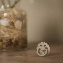 Frigg Fairytale Round Latex Art.100152 The Ugly Duckling/The Little Match Girl  Apaļš māneklītis (knupītis) no 100% naturāla kaučuka no 6-18 mēn. (2 gb.)