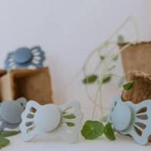 Frigg Lucky Symmetrical Silicone Pacifier  Art.10222 Blush Пустышка(соска) из 100% натурального силикона 0-6 мес.(1 шт.)