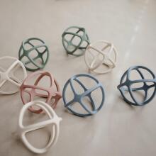 Mushie  Silicone Teether Ball Art.2560286 Sand Augstākas kvalitātes - silikona grabulis (100% dabisks)