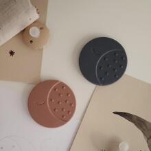 Mushie  Silicone Teether Moon Art.2560316 Augstākas kvalitātes - silikona grabulis (100% dabisks)
