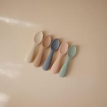 Mushie Silicone Starter Spoon Art.101351 Blue/Sand Soft silicone spoon (2 pcs.)