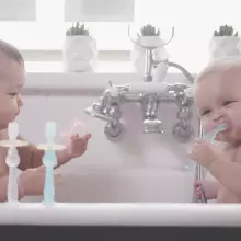 Haakaa 360° Silicone Toothbrush  Art.BHK075-LA Lilac pirmā silikona zobu birste