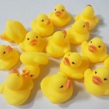 Quack-tastic Mini Tiny 12 Ducks Art.267879 Mini gumijas 12 pilītes 4X3cm