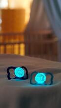 5809 PACIFIER SUPREME NIGHT 6+ GROUNDING IN NATURE BLUE
