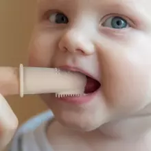 Haakaa  Silicone Finger Toothbrush  Art.TPS036-C Cream Silikona pirksta uzgalis - zobu birste zobu kopšanai un smaganu masāžai,2 gab