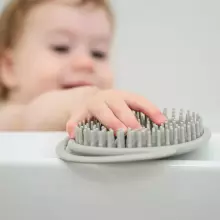 Haakaa Silicone Shampoo Brush Art.SGE050-PG Pea Green Силиконовая щетка для мытья головы