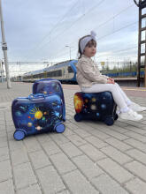Cosmoss Suitcase Ride On Art.BC-KOS-004 Čemodāniņš-sēdeklis ar riteņiem 3 vienā