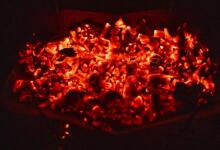 Natural Hardwood Charcoal Art.279740 Premium kvalitātes koksnes kokogles  — ideāli grilam un BBQ,2 kg