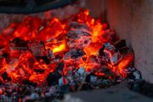 Natural Hardwood Charcoal Art.279740 Premium kvalitātes koksnes kokogles  — ideāli grilam un BBQ,2 kg