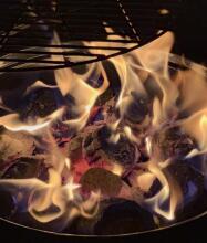 Natural Hardwood Charcoal Art.279932 Premium kvalitātes koksnes kokogles  — ideāli grilam un BBQ,4 kg