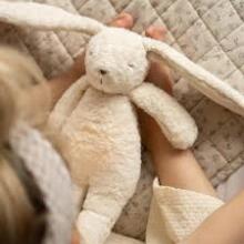 Moonie 2.0 Organic Humming Bunny Art.285920 Cappucino Детский светильник-ночник Зайчонок , от 0 мес.