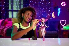 Monster High Scare-adise Island – Draculaura pludmales lelle ar peldkostīmu un aksesuāriem