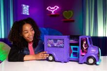 Monster High Draculaura Fangtastic Food Truck Playset – 2-in-1 Stage & Kitchen Truck with 13+ Accessories