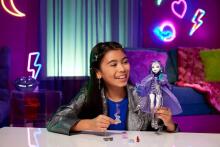 Monster High Spectra Vondergeist Doll – Ghostly Glam Look with Pet Rhuen & Accessories