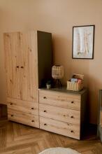 Klups Pauline Art.290267 Graphite/Oak Set: Children's crib with protective side 120x60 cm + chest of drawers