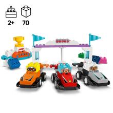 LEGO DUPLO F1 komanda sacīkšu automašīnas un vadītāji