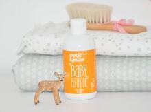Petit Jolie Bath Oil Art.296442 натуральное успокаивающее и смягчающее кожу молочко для ванны с экстрактом розмарина, для младенцев и взрослых, 200 мл