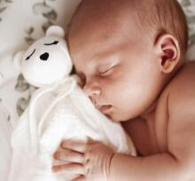La Bebe™ Sleep Comforter Gift Set Art.299202 Black Bunnies Mīksta miega lupatiņa+Māneklīša ķēde ar klipsi