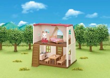 „Sylvanian Families Art.5303“ jaukus namelis su raudonu stogu su šokoladinio zuikučio mergaite Freya (Juljetta, Maria) ir aksesuarais [jaukus kotedžo pradžios rinkinys]